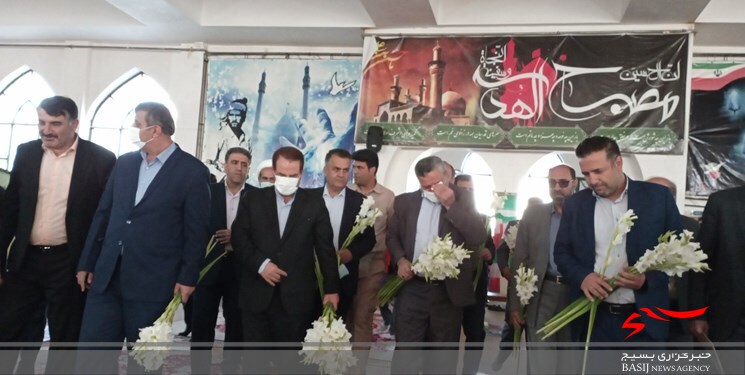 ادای احترام معاون رئیس جمهور به مقام شامخ شهیدان در یاسوج ادای احترام معاون رئیس جمهور به مقام شامخ شهیدان در یاسوج