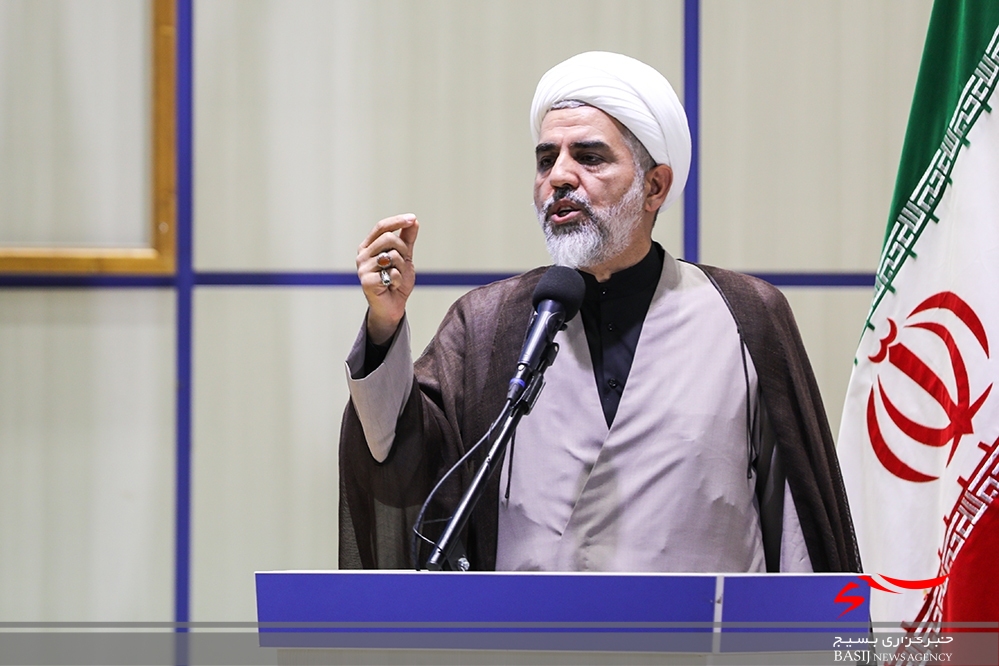 پنجمین یادواره شهدای ارتش در قم برگزار شد پنجمین یادواره شهدای ارتش در قم برگزار شد