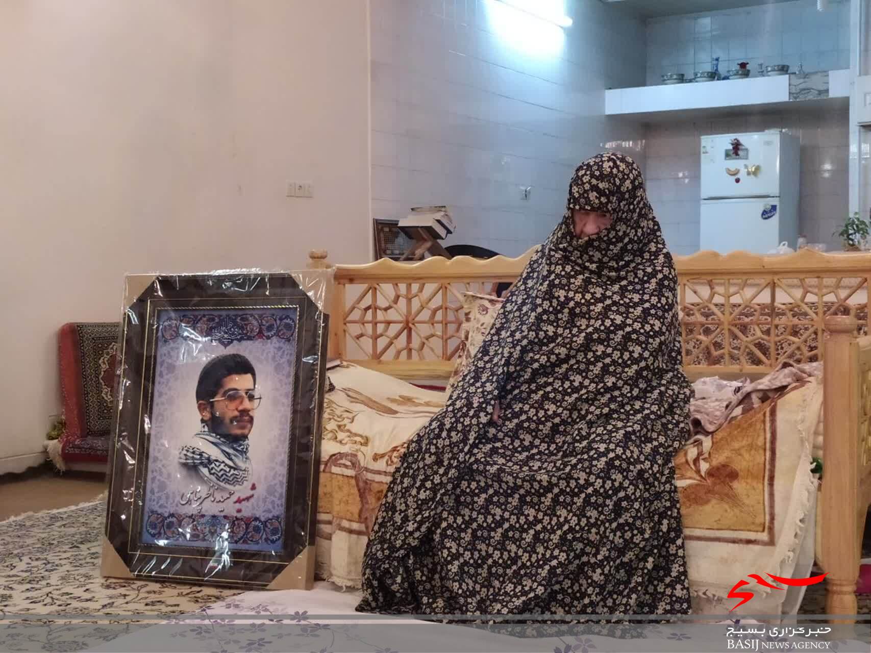 خانواده شهید حمید ناظر پناهی تجلیل شدند خانواده شهید حمید ناظر پناهی تجلیل شدند