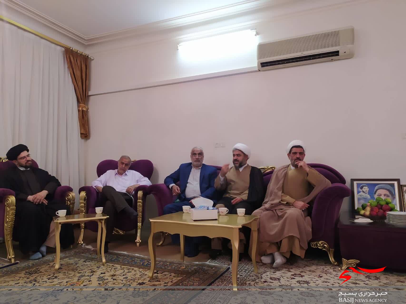 خانواده شهید حمید ناظر پناهی تجلیل شدند خانواده شهید حمید ناظر پناهی تجلیل شدند
