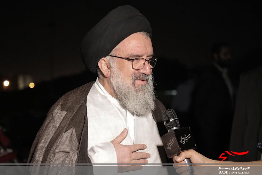 حجاب باید با زبان هنر ترویج شود حجاب باید با زبان هنر ترویج شود