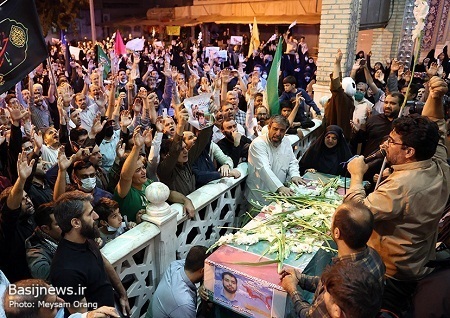 تشییع پیکر شهید مدافع امنیت «امیراحمدی» در شهرک شهید محلاتی