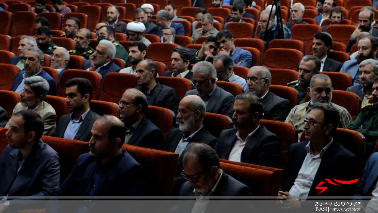 آمریکا باسرمایه گذاری بی حساب رسانهای در تلاش برای ناامیدسازی جوانان است / ملت ایران در مقابل توطئههای دشمن پیروز شد آمریکا باسرمایه گذاری بی حساب رسانهای در تلاش برای ناامیدسازی جوانان است / ملت ایران در مقابل توطئههای دشمن پیروز شد