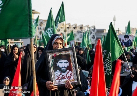 اجتماع مردمی بزرگداشت «حبیب حرم، سرلشکر شهید حسین همدانی» در میدان امام حسین برگزار شد