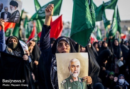 اجتماع مردمی بزرگداشت «حبیب حرم، سرلشکر شهید حسین همدانی» در میدان امام حسین برگزار شد