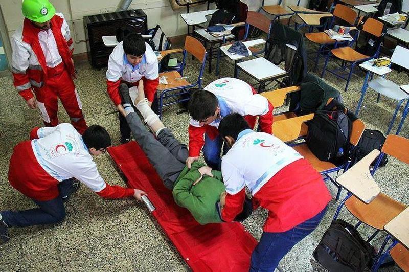 مانور آمادگی در برابر زلزله در خانه های هلال زنجان برگزار شد