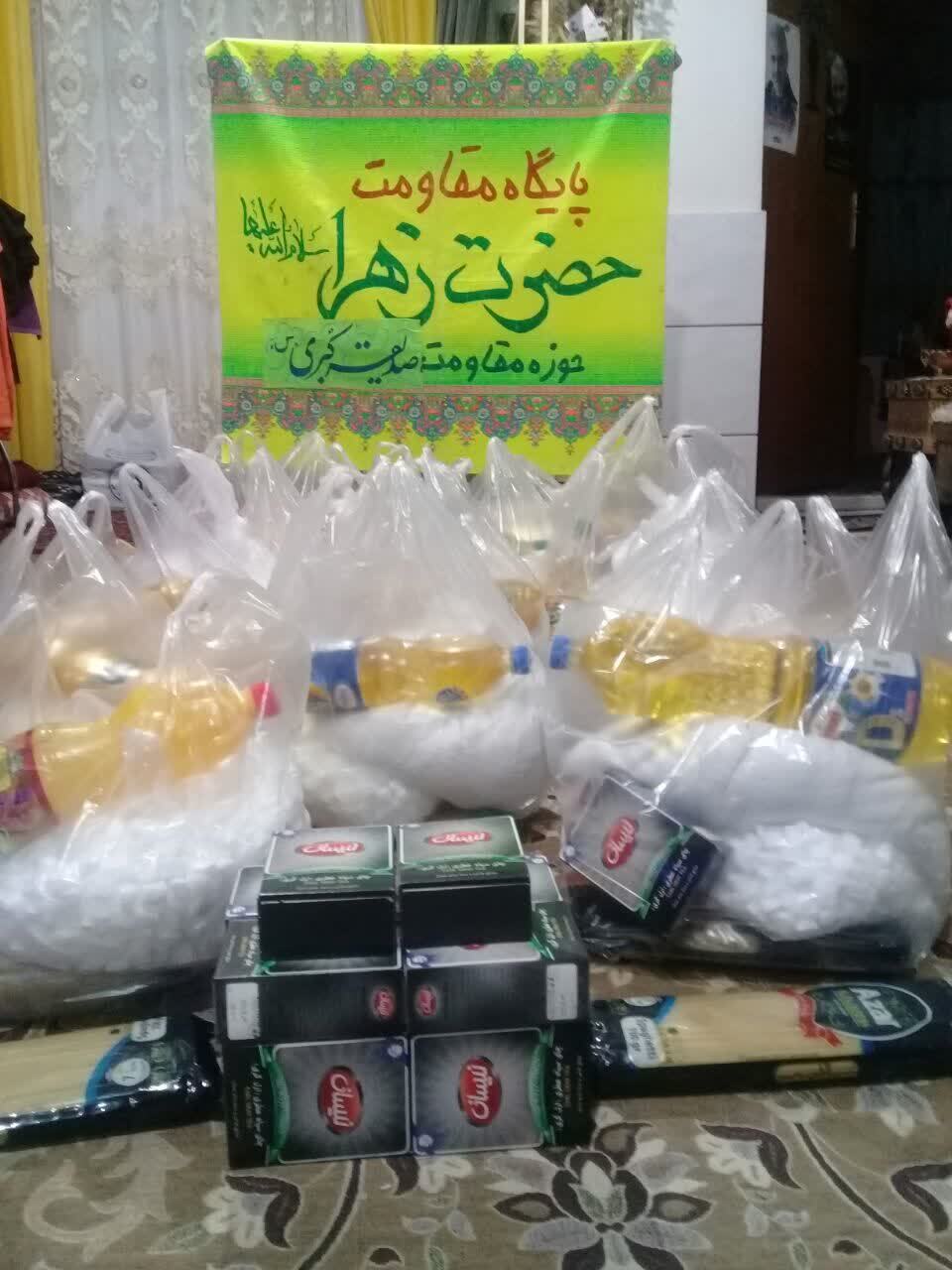 خواهران بسیجی شاهرود، ۳۰ بسته معیشتی به خانواده‌های کم برخوردار اهدا کردند