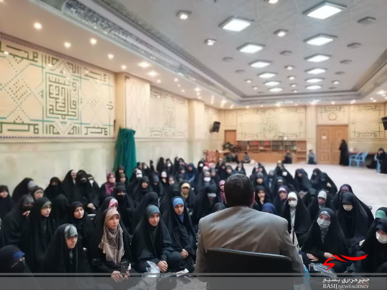 برگزاری نشست روشنگری با حضور حسین یکتا در قم برگزاری نشست روشنگری با حضور حسین یکتا در قم