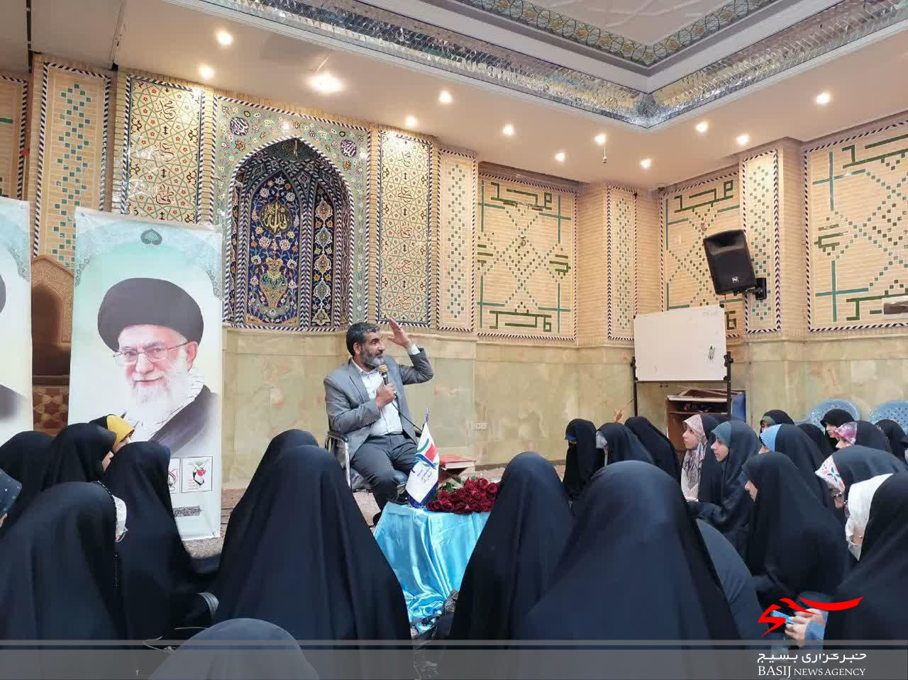 برگزاری نشست روشنگری با حضور حسین یکتا در قم برگزاری نشست روشنگری با حضور حسین یکتا در قم