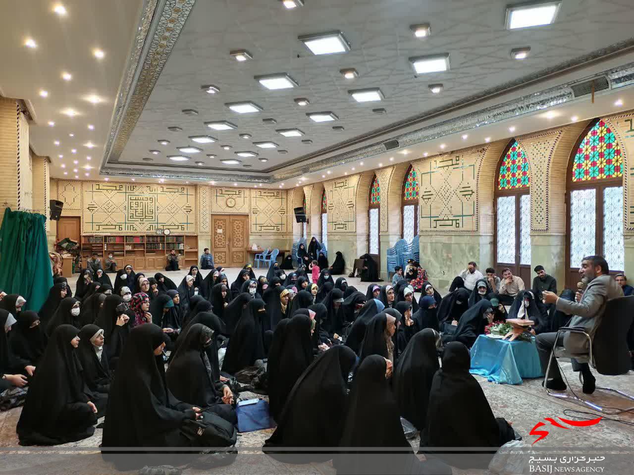 برگزاری نشست روشنگری با حضور حسین یکتا در قم برگزاری نشست روشنگری با حضور حسین یکتا در قم