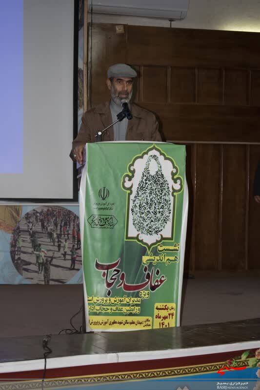همه معلمان فارغ از رشته، درقبال تربیت در جامعه مسئول هستند/ ما زنان افتخار افرین زیادی در بخش های مختلف داریم همه معلمان فارغ از رشته، درقبال تربیت در جامعه مسئول هستند/ ما زنان افتخار افرین زیادی در بخش های مختلف داریم