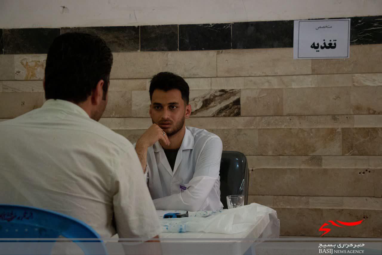 ۴۸۰ جهادگر سلامت در استان قم خدمت رسانی می کنند