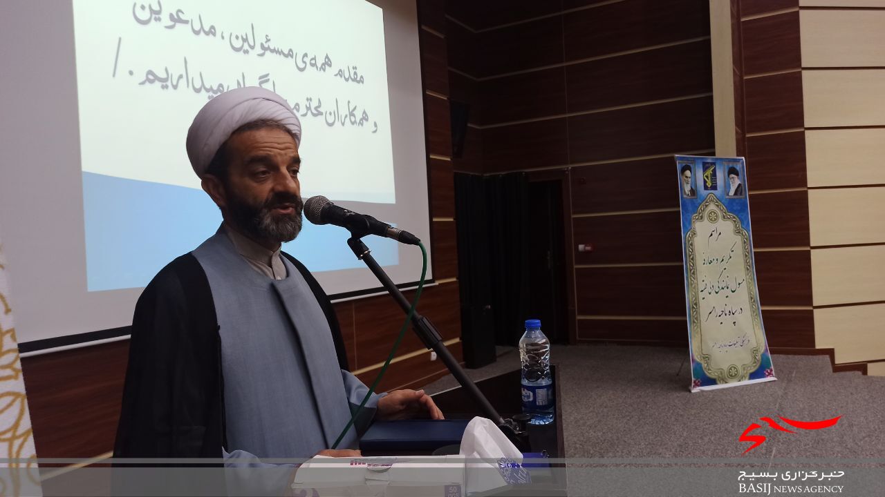 حسن خلق رمز موفقیت درخدمت به مردم است حسن خلق رمز موفقیت درخدمت به مردم است