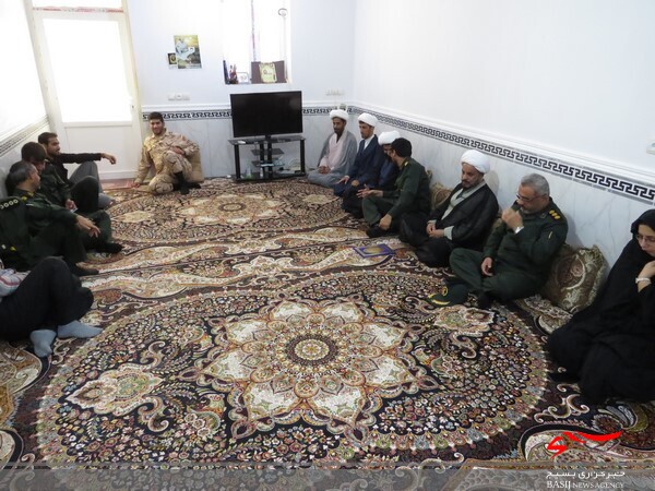 دیدار با خانواده شهیدان رستمی در دلوار دیدار با خانواده شهیدان رستمی در دلوار