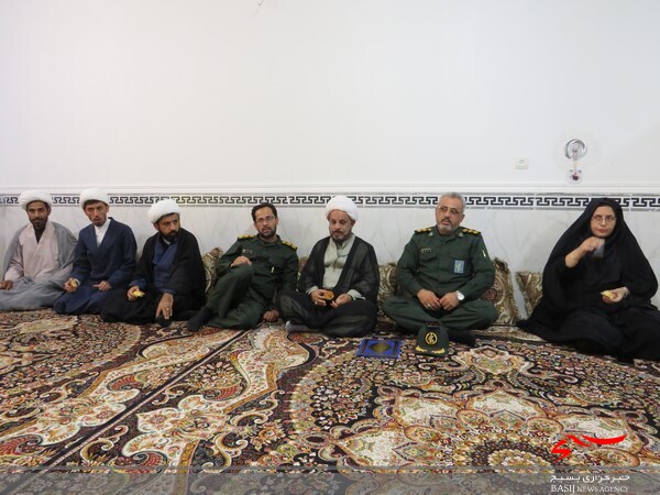 دیدار با خانواده شهیدان رستمی در دلوار دیدار با خانواده شهیدان رستمی در دلوار