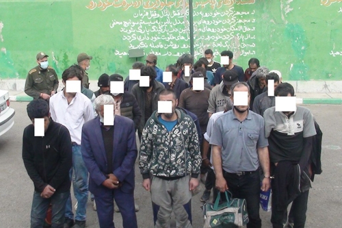 جمع آوری 61 معتاد متجاهر در چهارباغ جمع آوری 61 معتاد متجاهر در چهارباغ