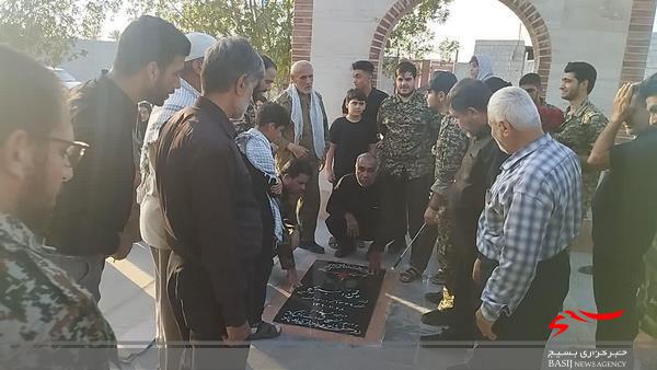 غبار روبی قبور مطهر گلزار شهدای روستای گورک خورشیدی در هفته دفاع مقدس غبار روبی قبور مطهر گلزار شهدای روستای گورک خورشیدی در هفته دفاع مقدس