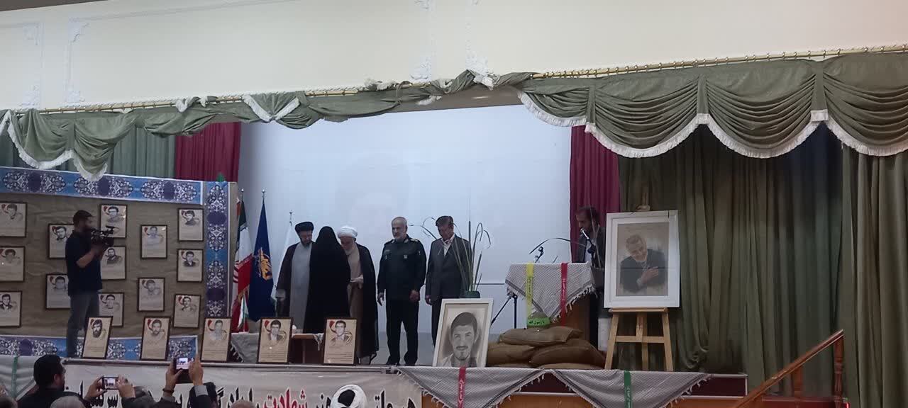 یادواره ۳۱۳شهید شهرستان سلطانیه برگزار شد یادواره ۳۱۳شهید شهرستان سلطانیه برگزار شد