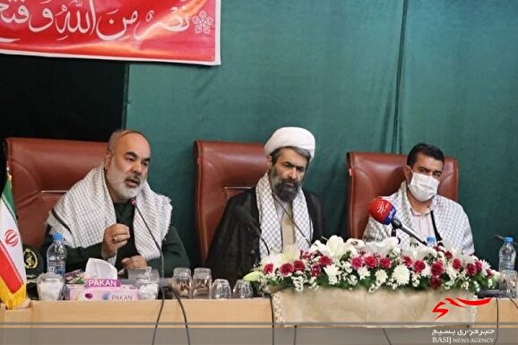 ملت ایران با بیداری و هوشیاری در راهی که انتخاب کرده ثابت قدم است