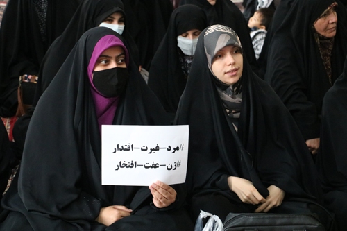 هنوز خون حاج قاسم می جوشد/ اجازه نمی دهیم چادرمان بی حرمت شود