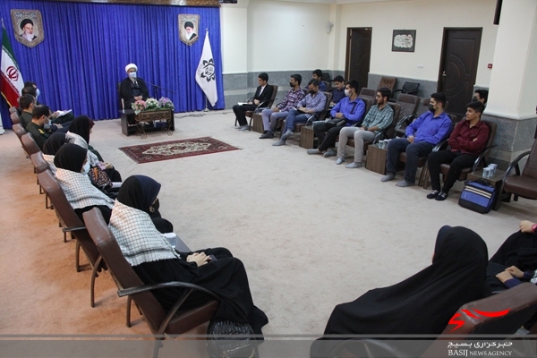 در دیدار امام جمعه بوشهر با دانش آموزان چه گذشت؟ در دیدار امام جمعه بوشهر با دانش آموزان چه گذشت؟