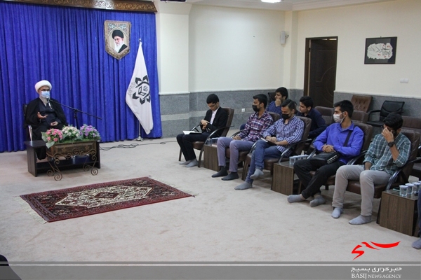در دیدار امام جمعه بوشهر با دانش آموزان چه گذشت؟ در دیدار امام جمعه بوشهر با دانش آموزان چه گذشت؟