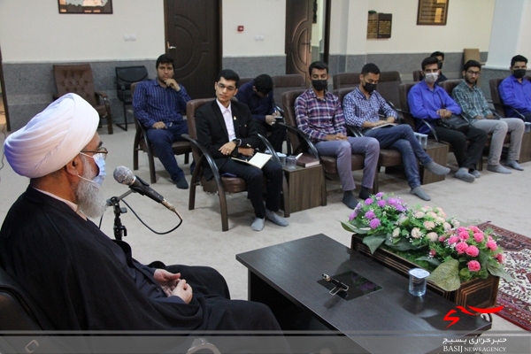 در دیدار امام جمعه بوشهر با دانش آموزان چه گذشت؟ در دیدار امام جمعه بوشهر با دانش آموزان چه گذشت؟