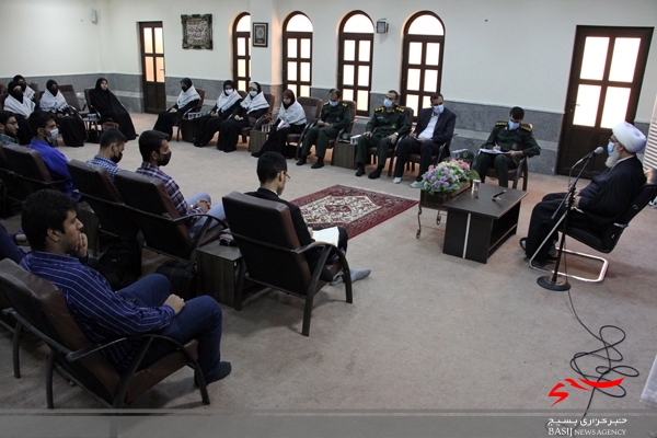 در دیدار امام جمعه بوشهر با دانش آموزان چه گذشت؟ در دیدار امام جمعه بوشهر با دانش آموزان چه گذشت؟