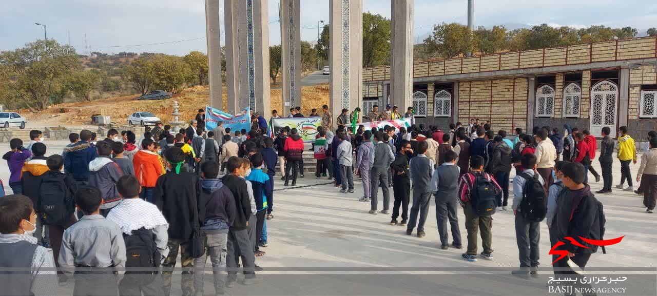 زنگ استکبار ستیزی در یادمان شهدای گمنام یاسوج نواخته شد زنگ استکبار ستیزی در یادمان شهدای گمنام یاسوج نواخته شد