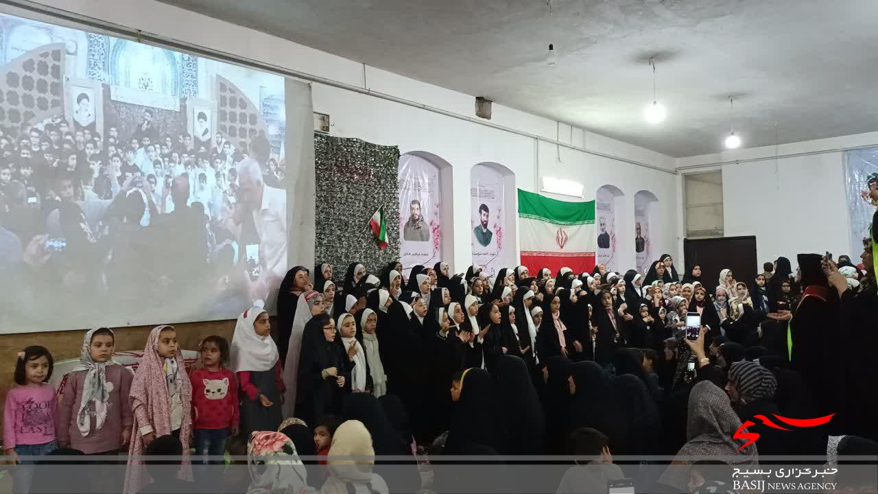 برگزاری یادواره «قاسمهای امروزی» با حضور خانواده شهید مدافع امنیت برگزاری یادواره «قاسمهای امروزی» با حضور خانواده شهید مدافع امنیت