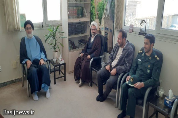 دیدار مسئول نمایندگی ولی فقیه در سپاه انصارالحسین(ع) همدان با امام جمعه تویسرکان دیدار مسئول نمایندگی ولی فقیه در سپاه انصارالحسین(ع) همدان با امام جمعه تویسرکان