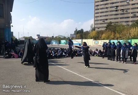 اجرای مسابقات ورزشی و تفریحی در مدرسه شهدای اکباتان