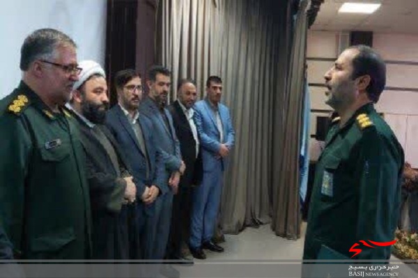 بسیج و سپاه در همه سختی ها کنار مردم هستند بسیج و سپاه در همه سختی ها کنار مردم هستند