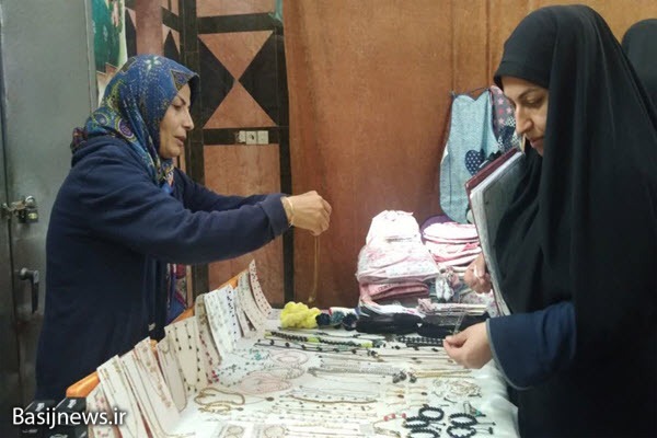 برگزاری نمایشگاه صنایع دستی به همت پایگاه حدیث همدان برگزاری نمایشگاه صنایع دستی به همت پایگاه حدیث همدان