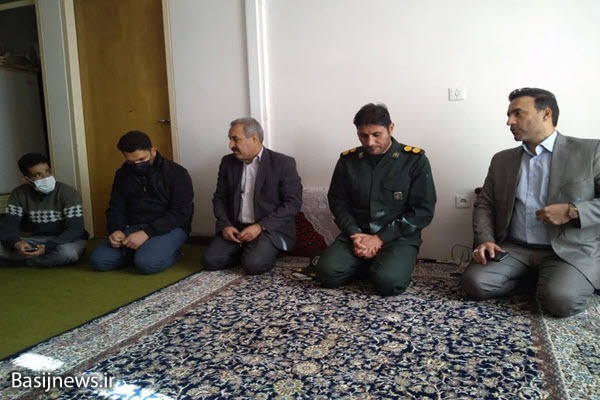 عزت و اقتدار نظام در سایه جانفشانی شهدای والامقام است عزت و اقتدار نظام در سایه جانفشانی شهدای والامقام است