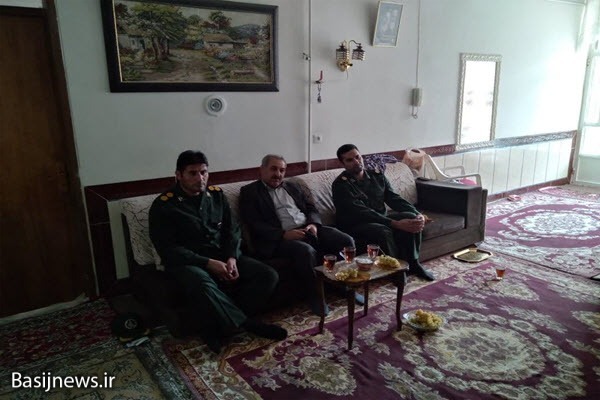 عزت و اقتدار نظام در سایه جانفشانی شهدای والامقام است عزت و اقتدار نظام در سایه جانفشانی شهدای والامقام است
