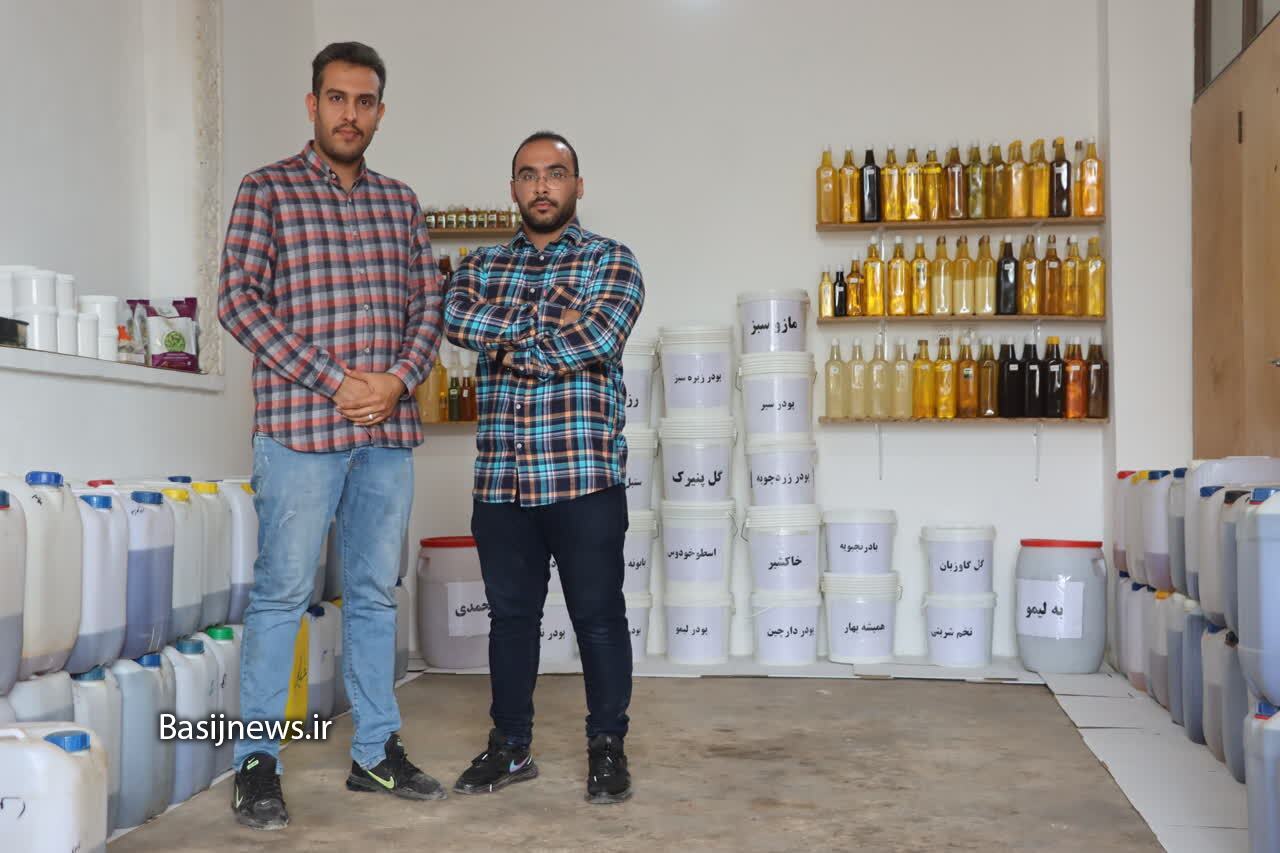 مشق «ما میتوانیم» کارآفرین بسیجی با حداقل امکانات مشق «ما میتوانیم» کارآفرین بسیجی با حداقل امکانات