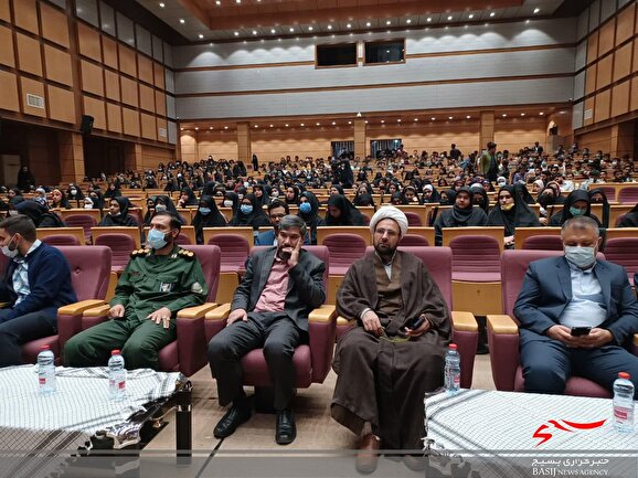 دانشگاههای نظام جمهوری اسلامی دانش و معرفت را باهم گره زده اند دانشگاههای نظام جمهوری اسلامی دانش و معرفت را باهم گره زده اند
