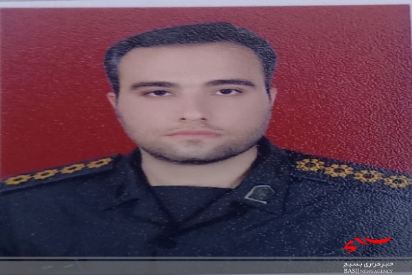 سردار سلیمانی با خانواده شهید نظری در ملایر از شهدای امنیت دیدار کرد سردار سلیمانی با خانواده شهید نظری در ملایر از شهدای امنیت دیدار کرد