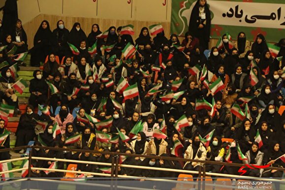 هم اکنون همایش بزرگ دانش آموزان دختر در تبریز