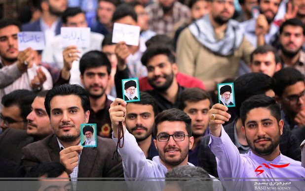 20 جمله طلایی رهبر انقلاب درباره دانشجو 20 جمله طلایی رهبر انقلاب درباره دانشجو