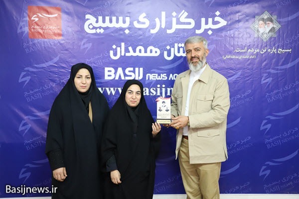 امروز بسیج مقتدرانه در مقابله با دشمنان نابکار در وسط میدان ایستاده است امروز بسیج مقتدرانه در مقابله با دشمنان نابکار در وسط میدان ایستاده است