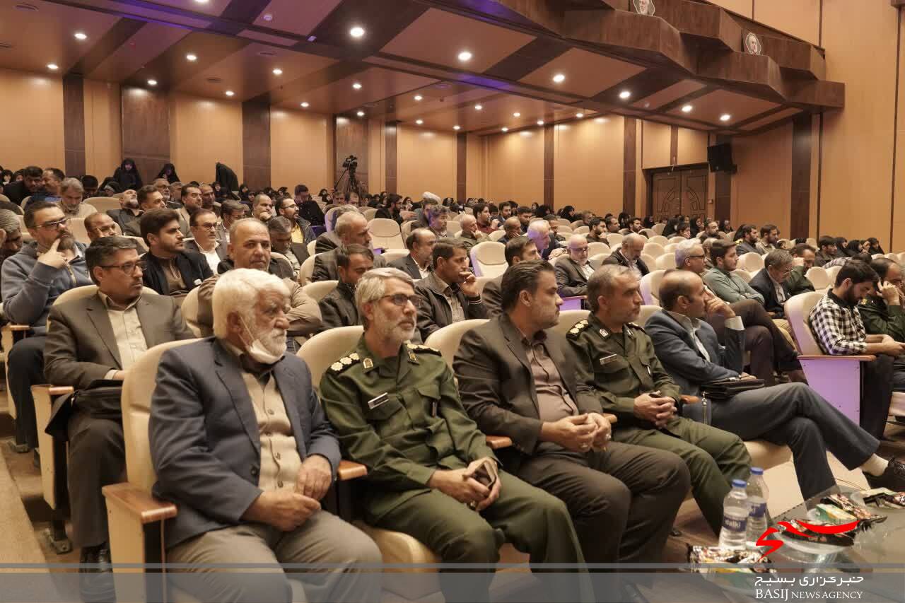 همایش طلایهداران اقتصاد مقاومتی در قم برگزار شد همایش طلایهداران اقتصاد مقاومتی در قم برگزار شد