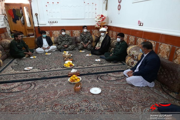 دیدار با خانواده شهید قادربخش هاشمزهی در تفتان