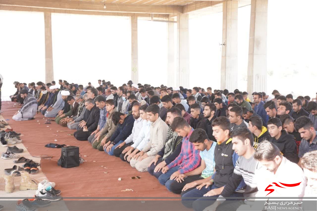 بازدید دانش آموزان لرستانی از مناطق عملیاتی جنوب