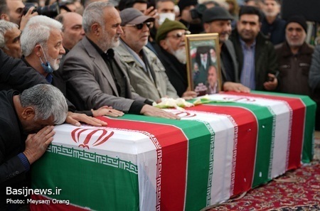 برگزاری مراسم تشییع پیکر رستم قاسمی با حضور فرماندهان سپاه در شهرک شهید محلاتی تهران
