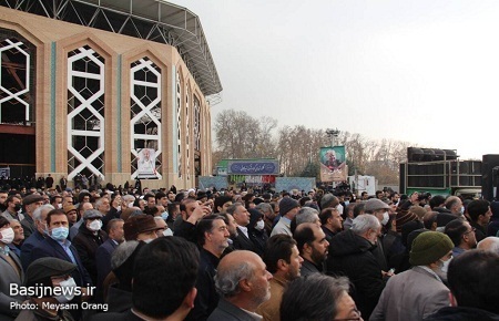 برگزاری مراسم تشییع پیکر رستم قاسمی با حضور فرماندهان سپاه در شهرک شهید محلاتی تهران