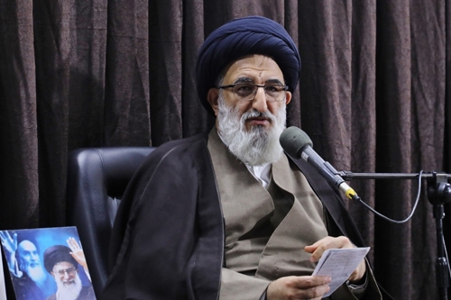 حوزه علمیه باید ضمن جلوگیری از انحرافات، پاسخ شبهات مطرح در جامعه را بدهد