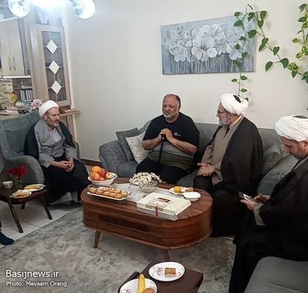 عیادت حجت الاسلام عربیان و مسئول رسیدگی به امور مساجد جنوب غرب تهران از فرمانده ناحیه مسلم بن عقیل