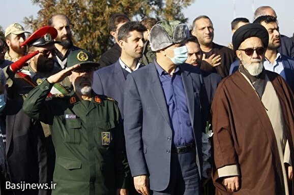 امروز وظیفه سنگینی در محضر شهدا داریم امروز وظیفه سنگینی در محضر شهدا داریم
